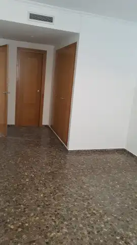 Wohnung zur Miete in Mislata mit Klimaanlage, Abstellraum und Ofen