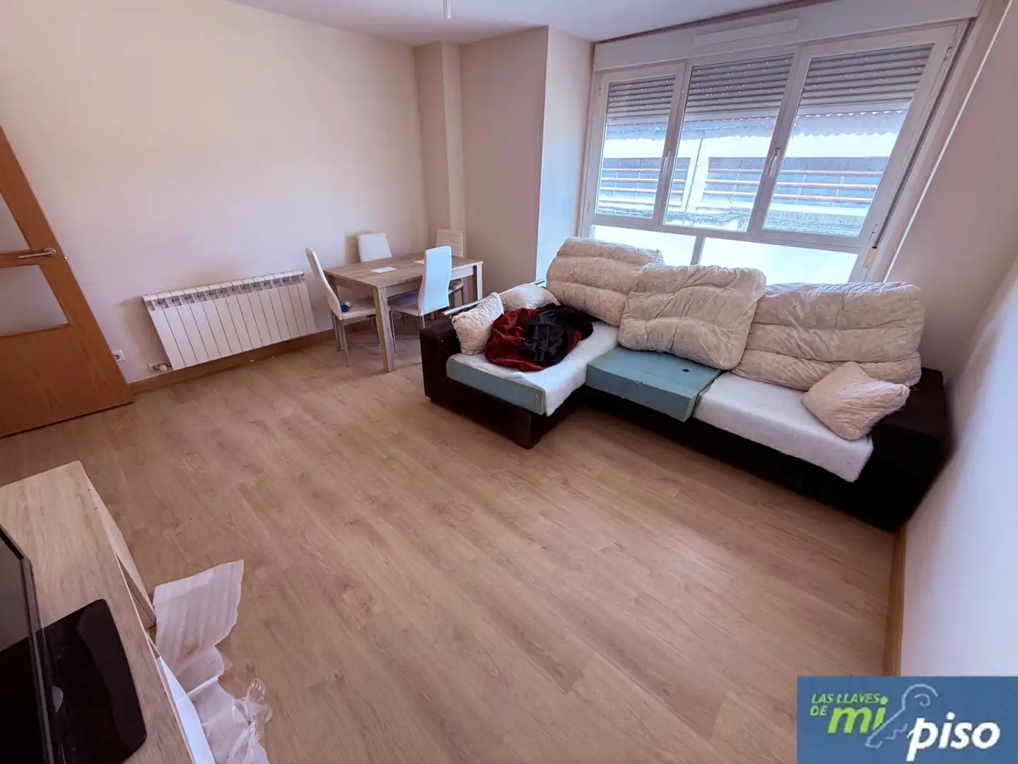 Sala d'estar de Pis en venda en Santovenia de Pisuerga amb Calefacció, Parquet i Traster