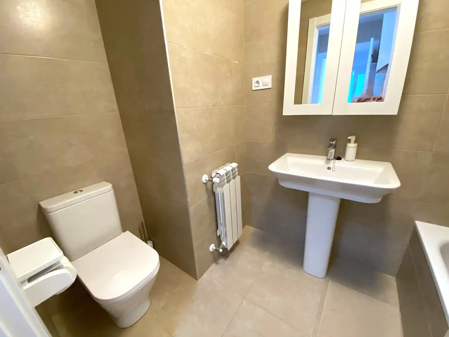 Bathroom of Flat for sale in Castro-Urdiales  with Heating, Private garden and Parquet flooring