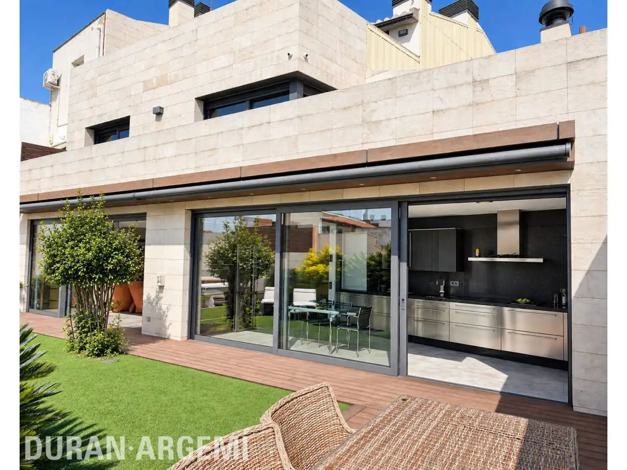 Terrassa de Casa o xalet en venda en Terrassa amb Aire condicionat, Calefacció i Jardí privat
