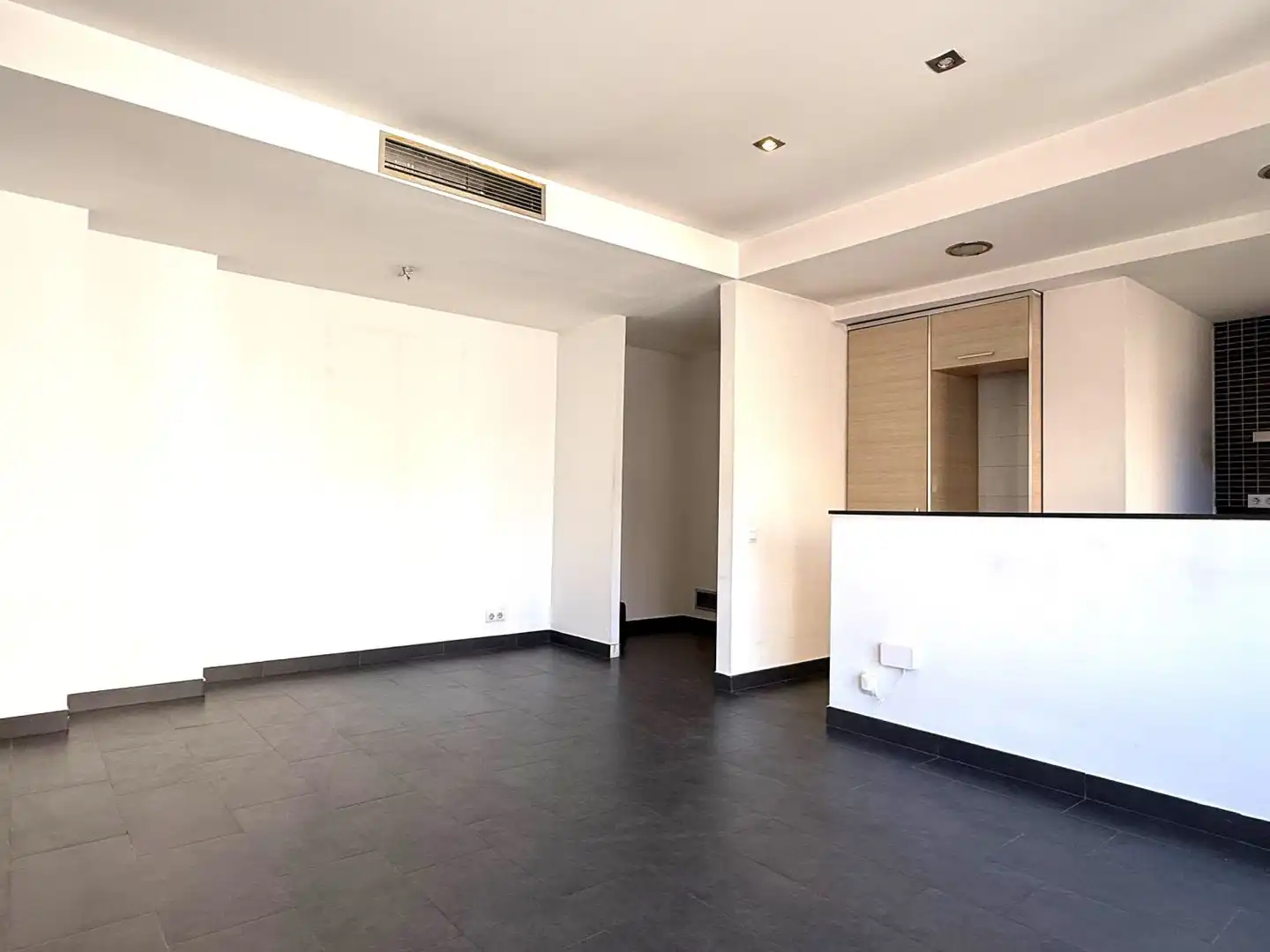 Flat for sale in Sant Vicenç Dels Horts  with Air Conditioner and Heating