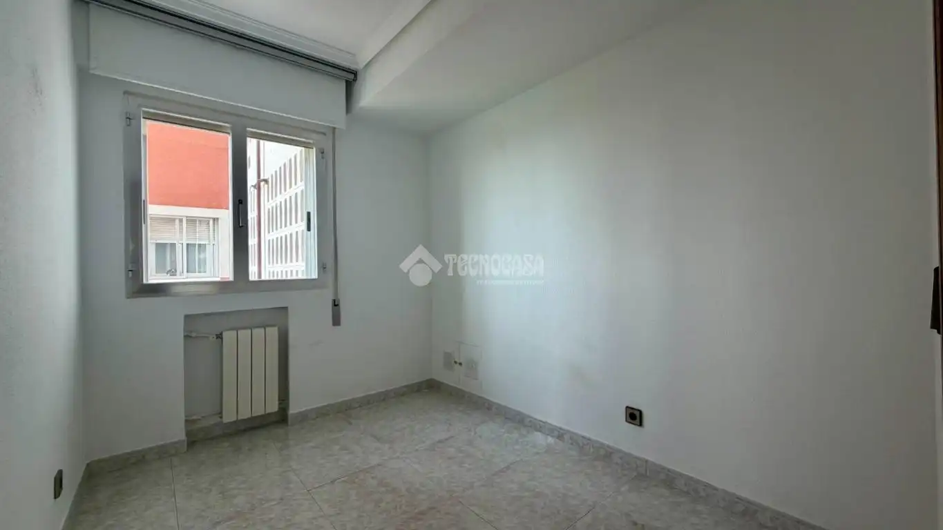 Habitación de Piso en venta en Madrid con Calefacción y Terraza