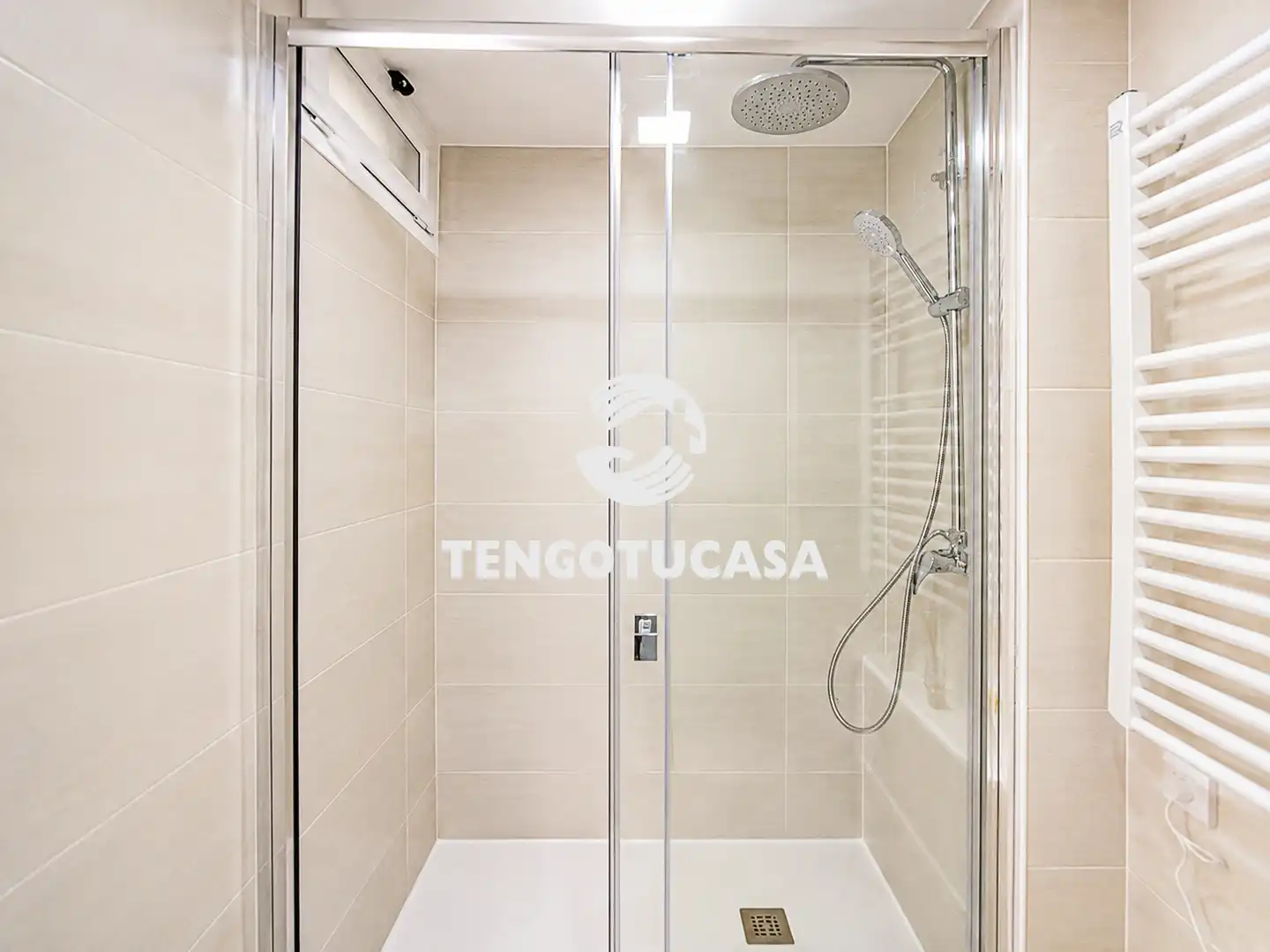 Bathroom of Flat for sale in Madrid  with Air Conditioner, Furnished and Oven