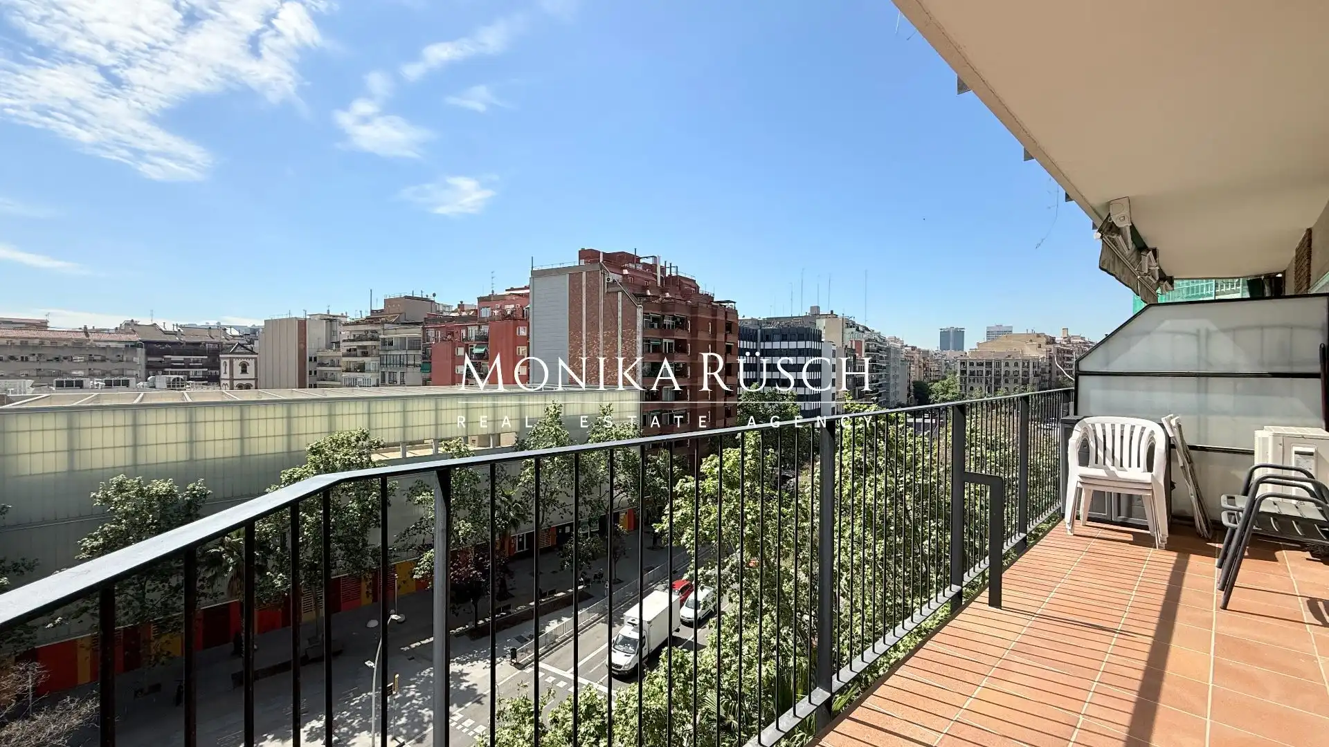 Außenansicht von Wohnung zum Verkauf in Barcelona mit Klimaanlage, Heizung und Terrasse