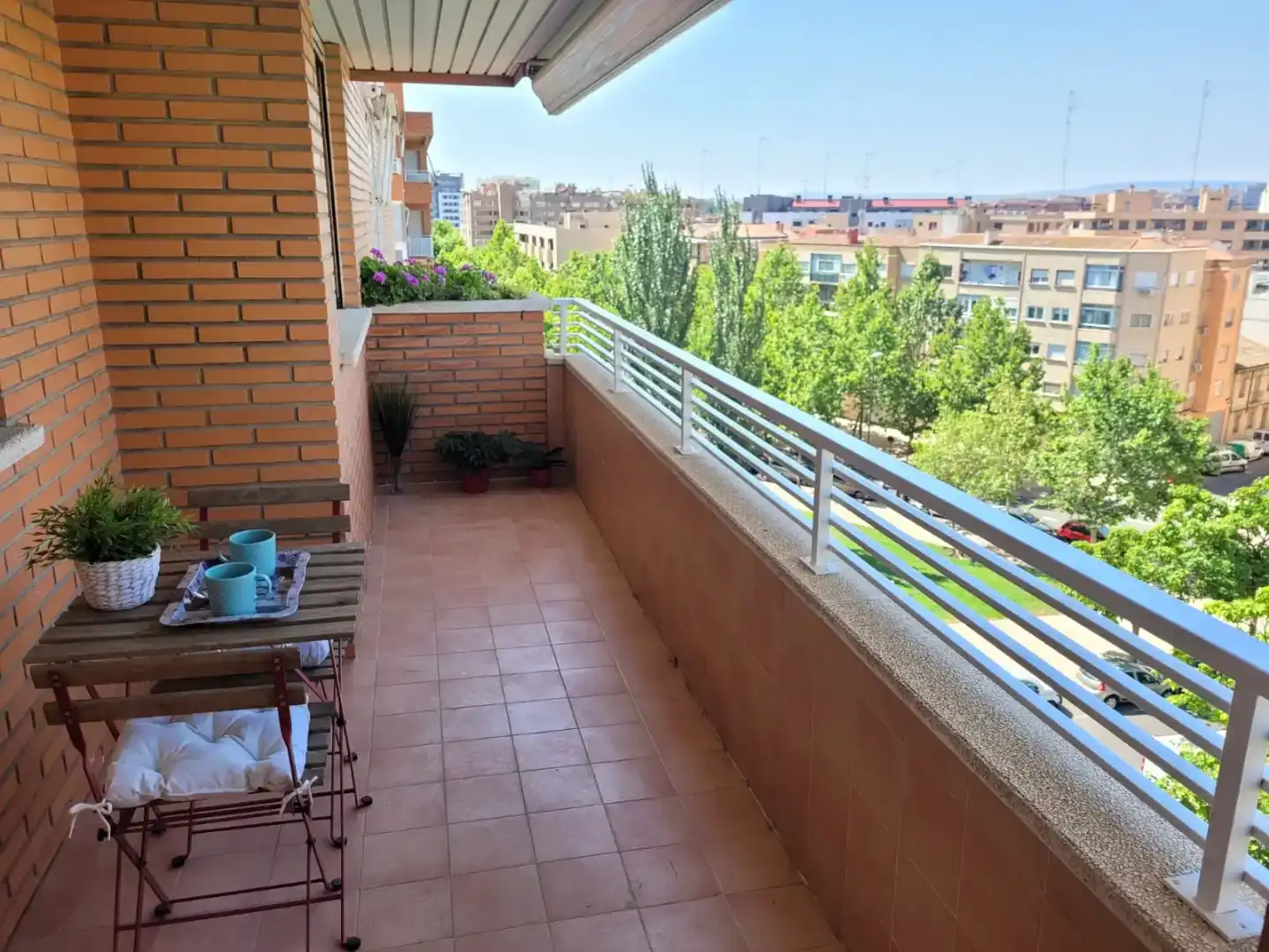 Terrassa de Pis per a compartir en Zaragoza amb Traster, Moblat i Forn