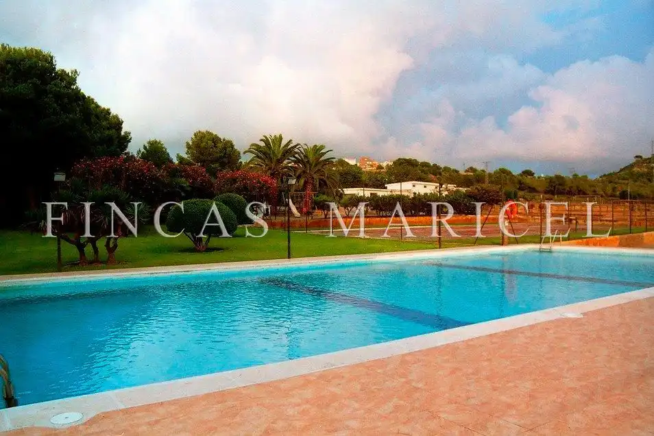 Piscina de Finca rústica en venta en El Vendrell con Calefacción, Jardín privado y Terraza