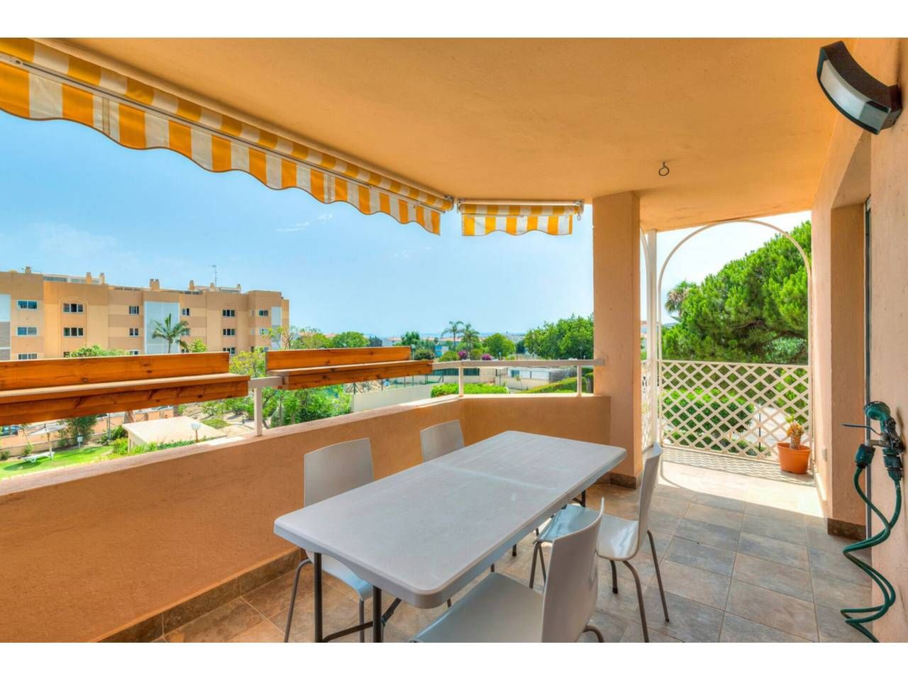 Terraza de Piso en venta en Estepona con Terraza, Trastero y Piscina comunitaria