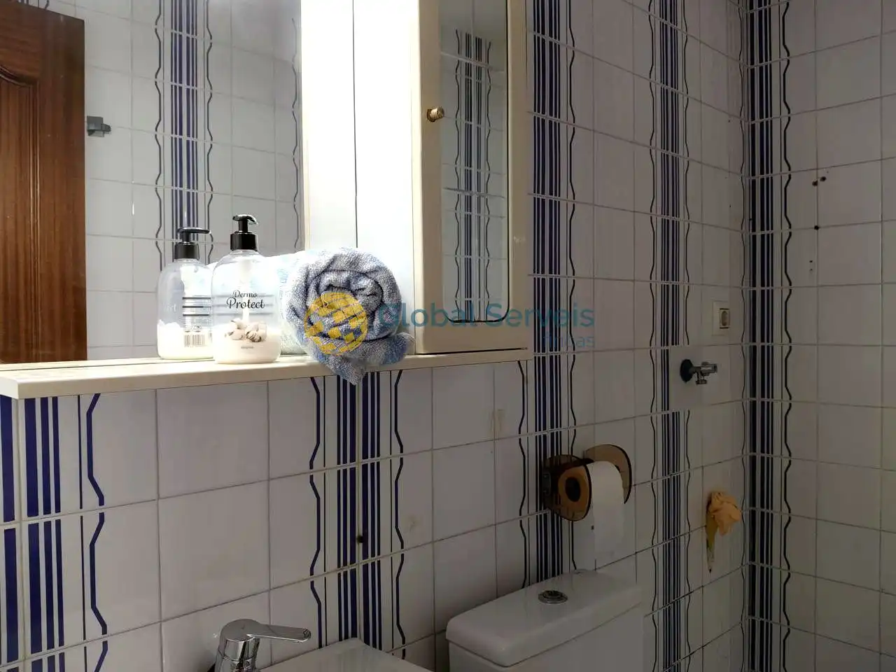 Badezimmer von Erdgeschoss zum Verkauf in Abrera mit Klimaanlage, Heizung und Privatgarten
