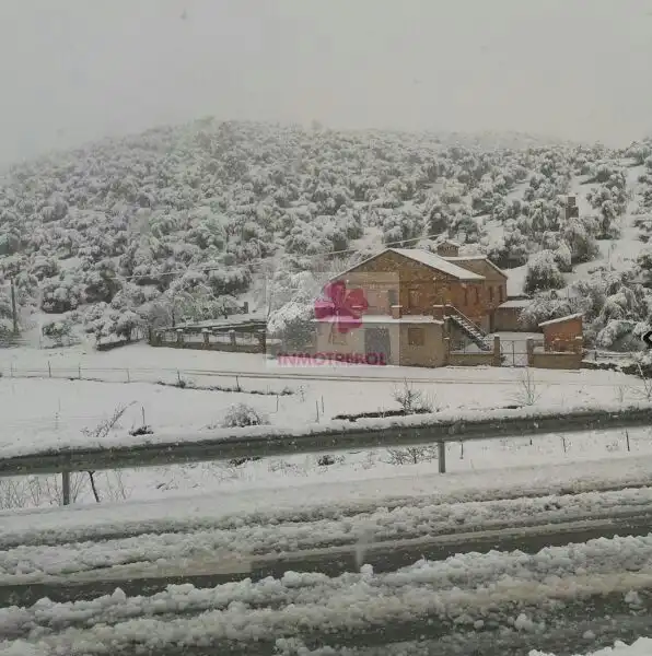 Vista exterior de Casa o xalet en venda en Alanís amb Jardí privat, Terrassa i Traster