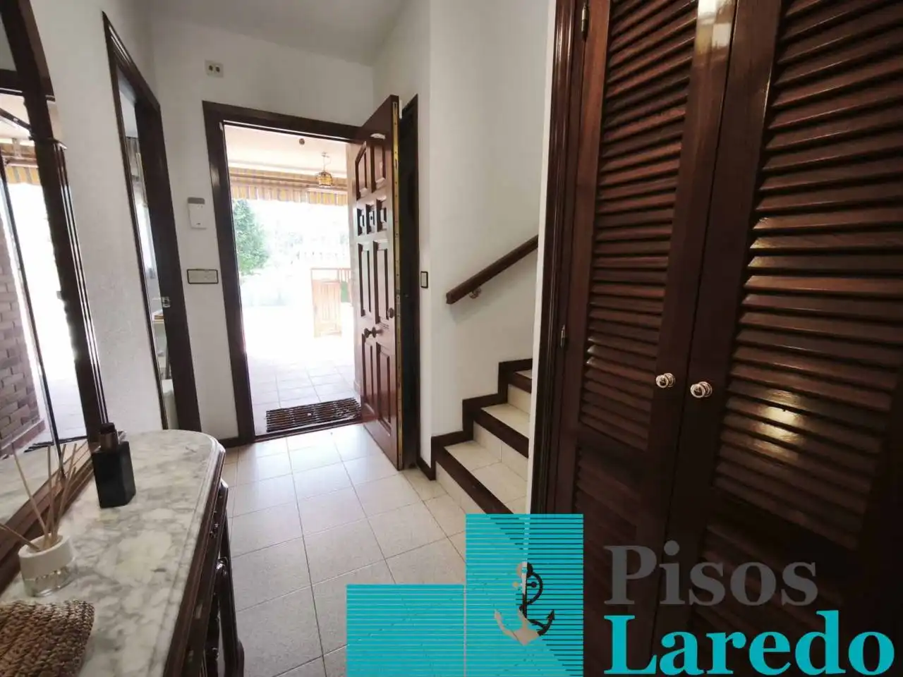Casa adosada en venda en Laredo amb Calefacció, Jardí privat i Parquet