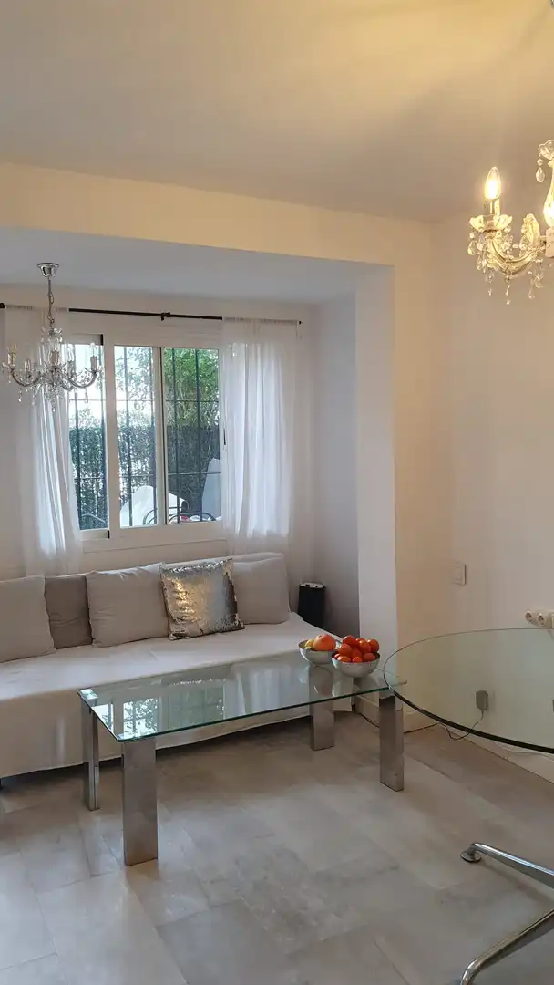 Sala de estar de Planta baja en venta en Estepona con Aire acondicionado, Trastero y Piscina