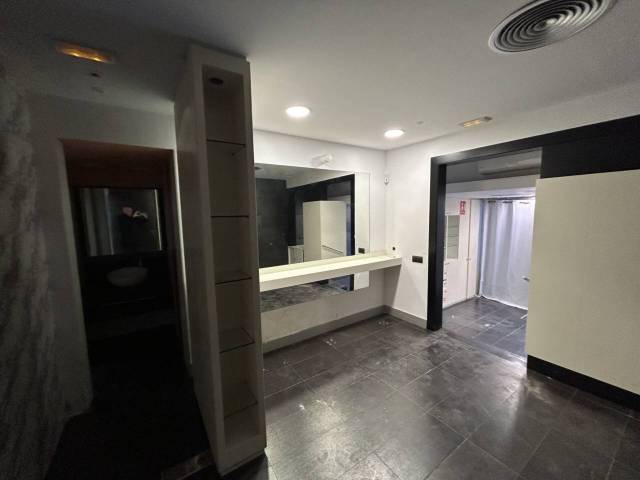 Local comercial en Alquiler en Avenida Mare de Déu de Montserrat, 15 en La Salut