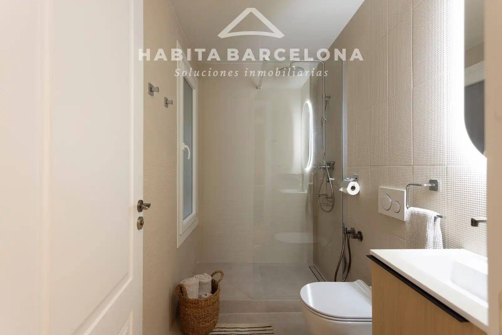 Baño de Piso de alquiler en Barcelona con Aire acondicionado, Calefacción y Parquet