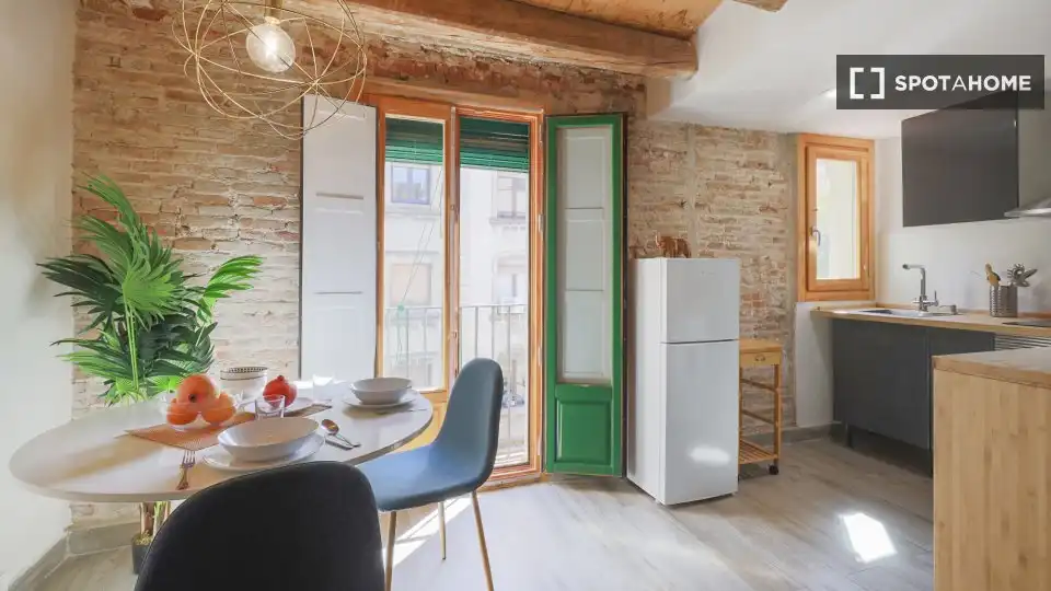 Flat with terrace to rent in Ciutat Vella, imagen 2