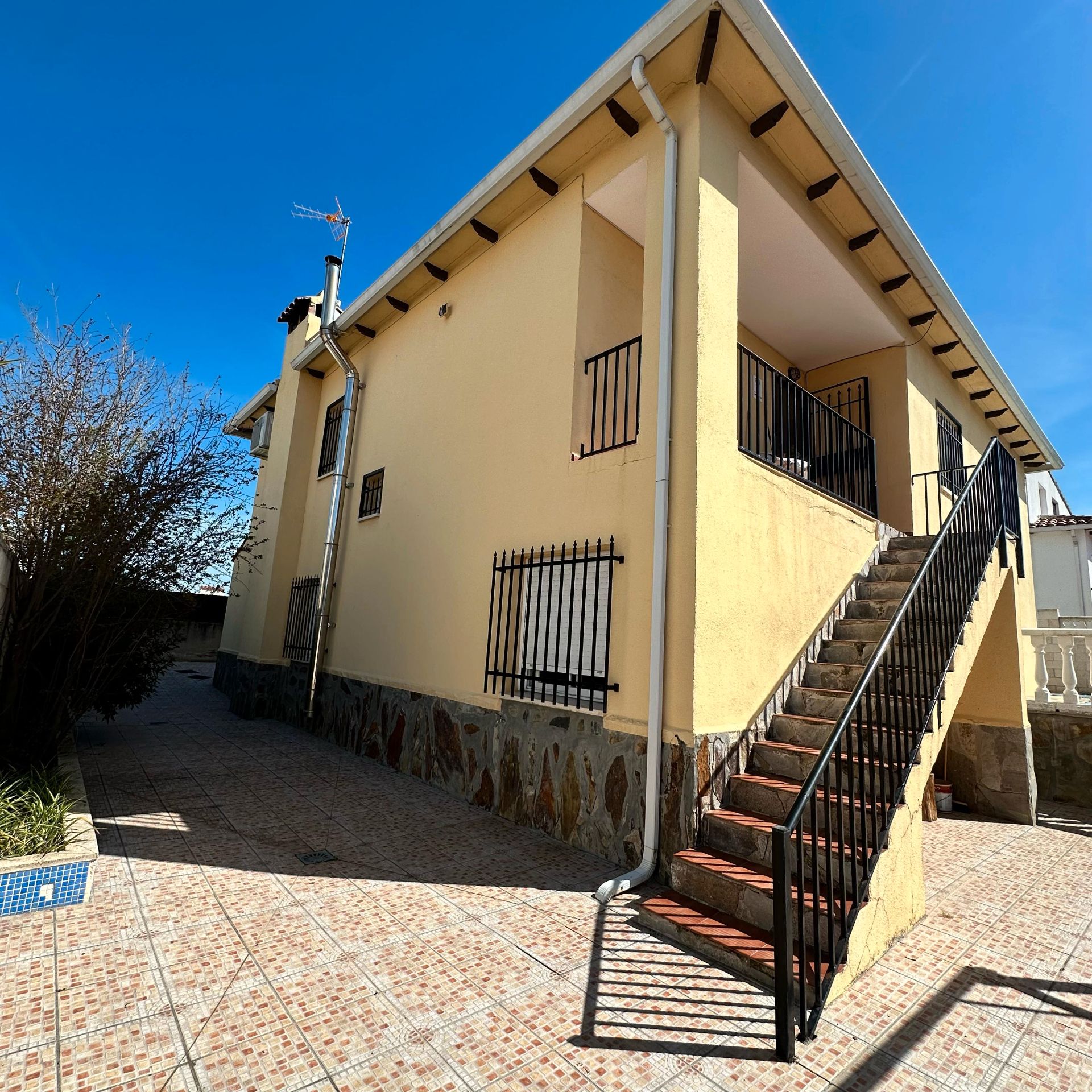 Vista exterior de Casa o xalet en venda en Santa Olalla amb Aire condicionat, Calefacció i Terrassa