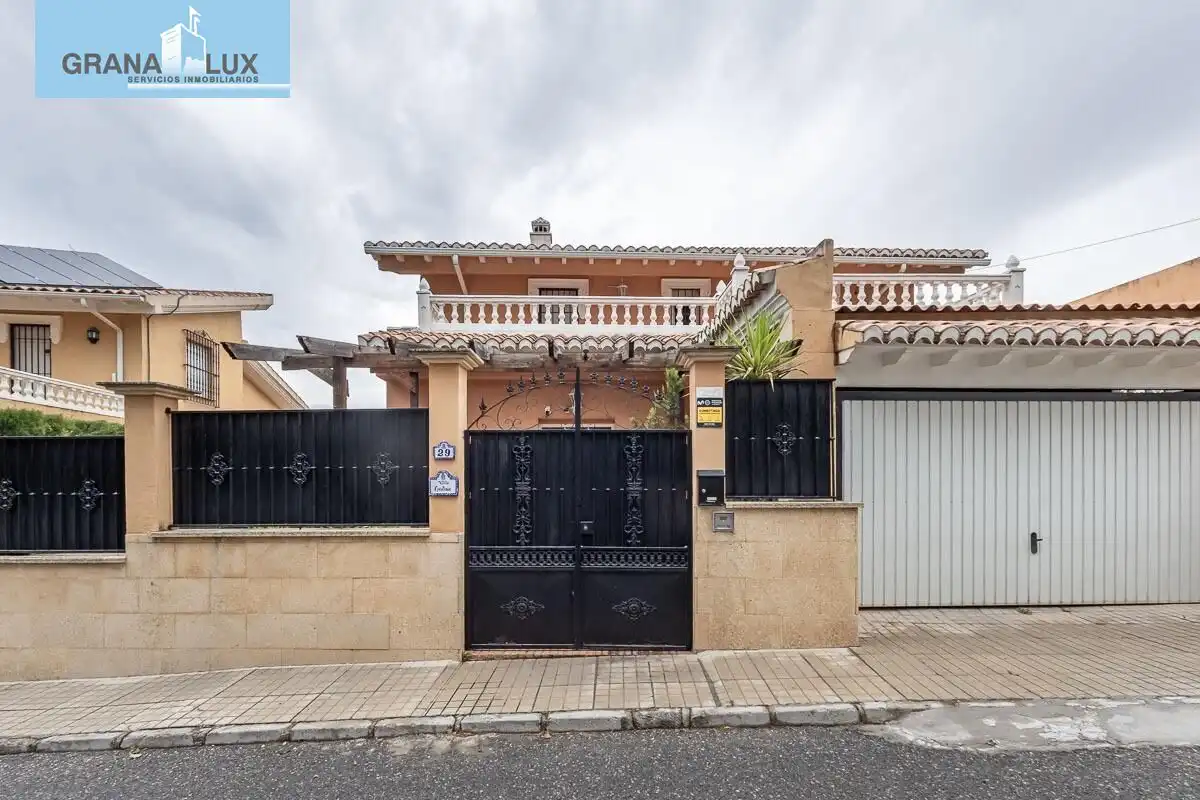 Detached house with terrace for sale in Calle del Sauce, imagen 2