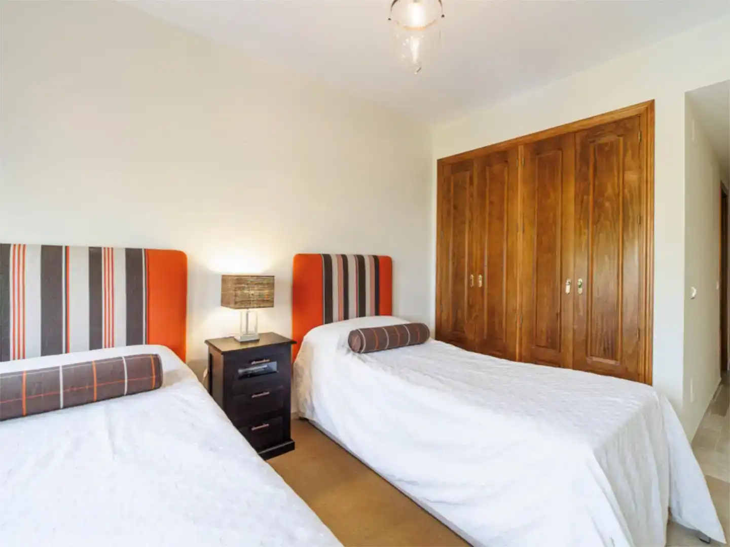 Schlafzimmer von Dachboden zum Verkauf in Estepona mit Klimaanlage
