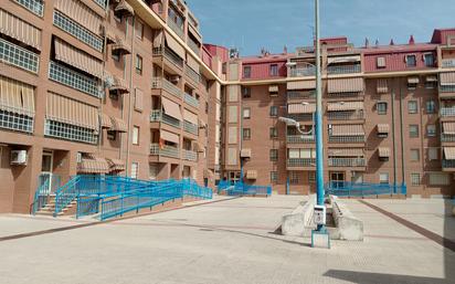 Vista exterior de Pis en venda en Móstoles amb Aire condicionat i Terrassa