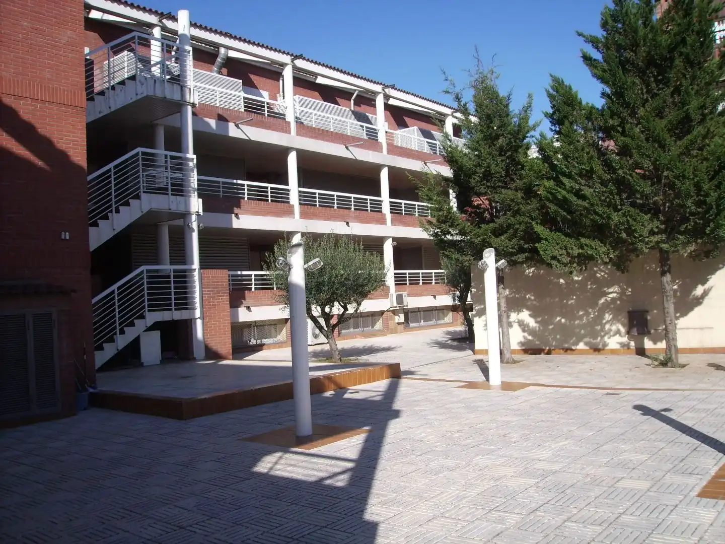 Außenansicht von Wohnungen zur Miete in Sant Joan Despí mit Klimaanlage, Heizung und Ofen