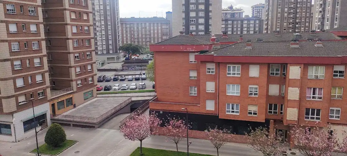 Vista exterior de Pis en venda en Gijón  amb Calefacció, Terrassa i Traster