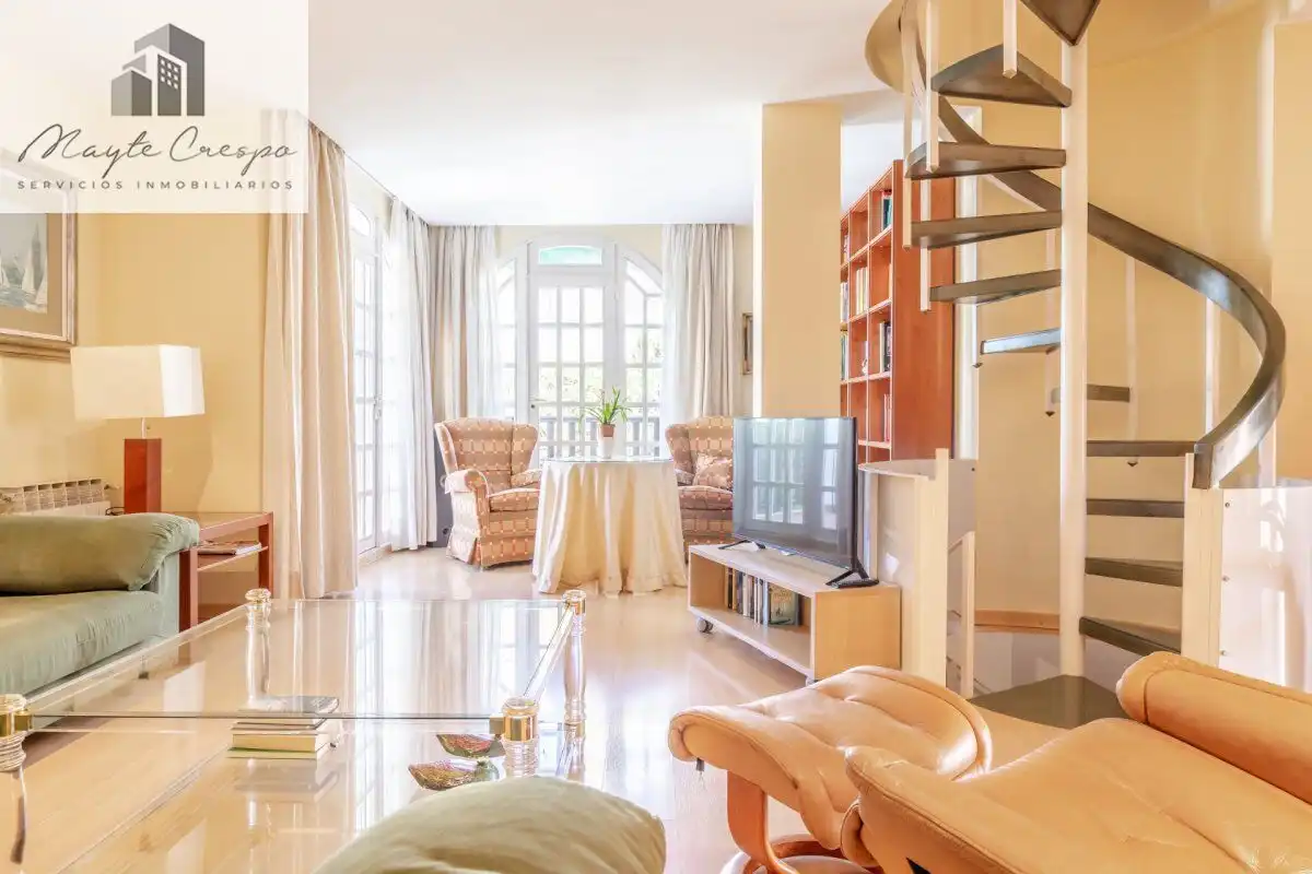 Sala de estar de Casa o chalet en venta en La Zubia con Aire acondicionado, Calefacción y Jardín privado