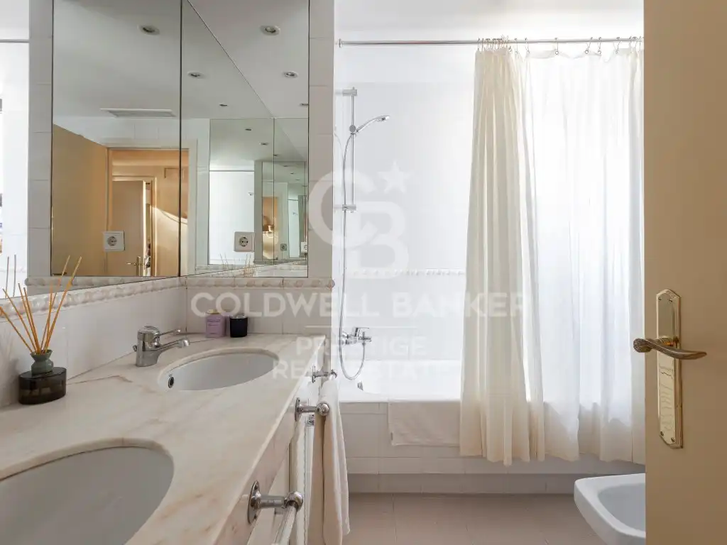 Baño de Piso en venta en Barcelona con Jardín privado, Terraza y Piscina comunitaria