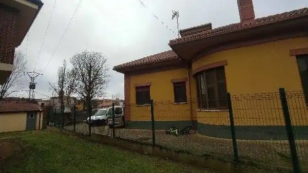 House with garden for sale in Carretera LEON, imagen 2