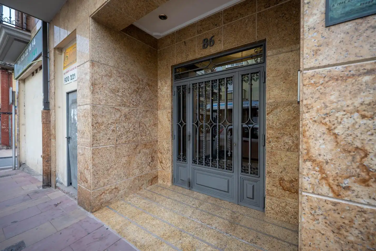 Piso en venta en Ávila con Calefacción y Trastero