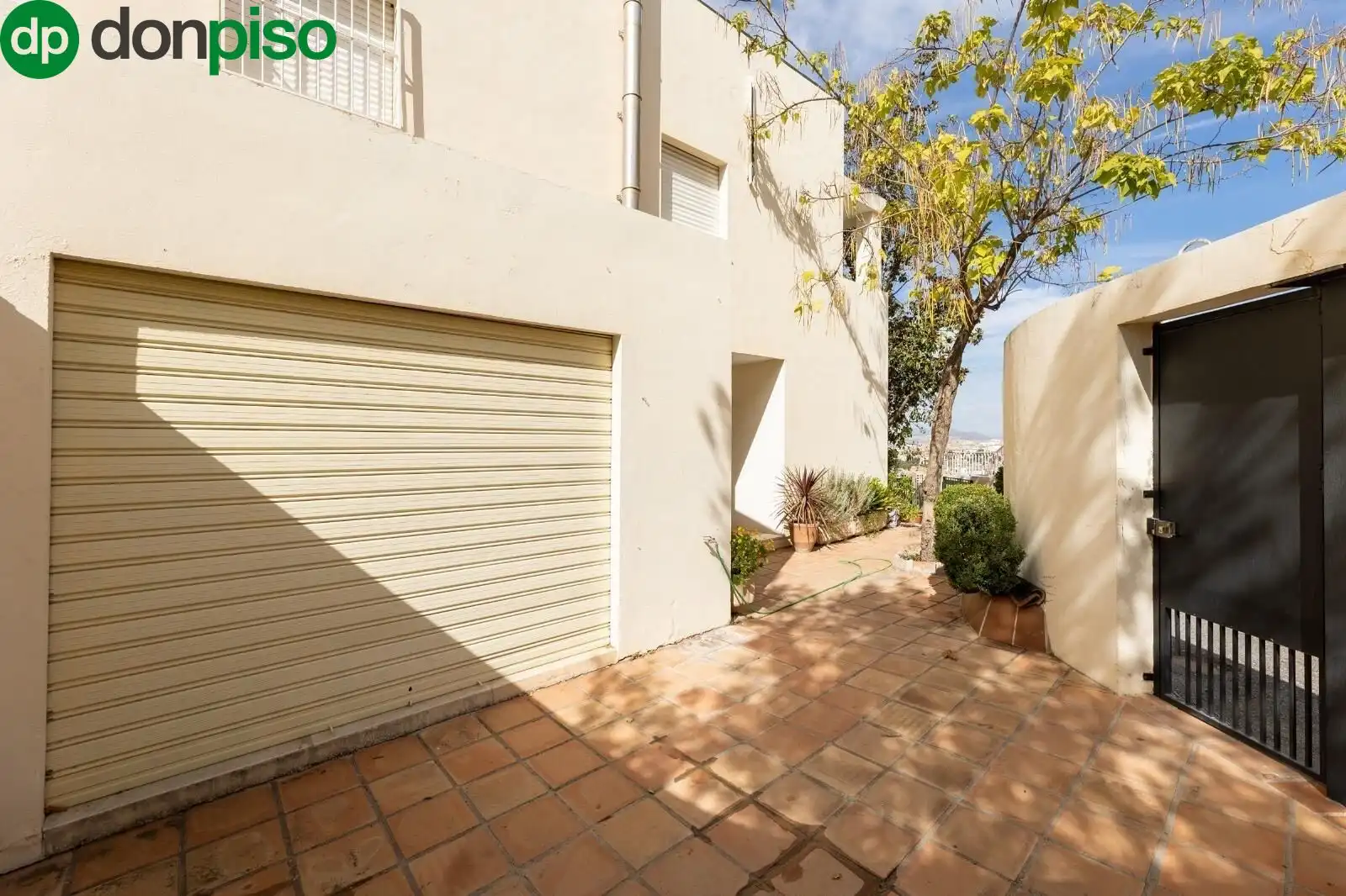 Vista exterior de Casa o chalet en venta en Granada con Aire acondicionado, Calefacción y Jardín privado