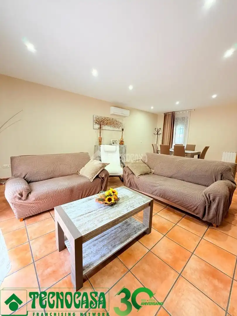 Sala de estar de Casa adosada en venta en Burujón con Aire acondicionado, Calefacción y Terraza