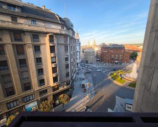 Vista exterior de Pis en venda en León Capital  amb Calefacció, Terrassa i Traster