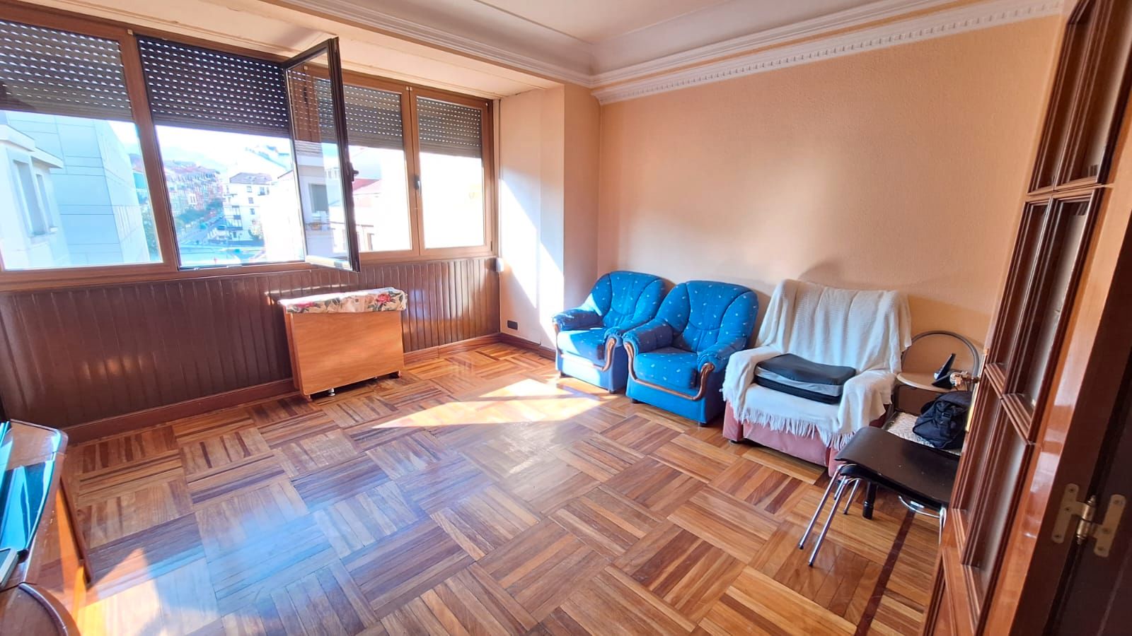 Sala d'estar de Pis en venda en Bilbao  amb Calefacció, Forn i Rentadora