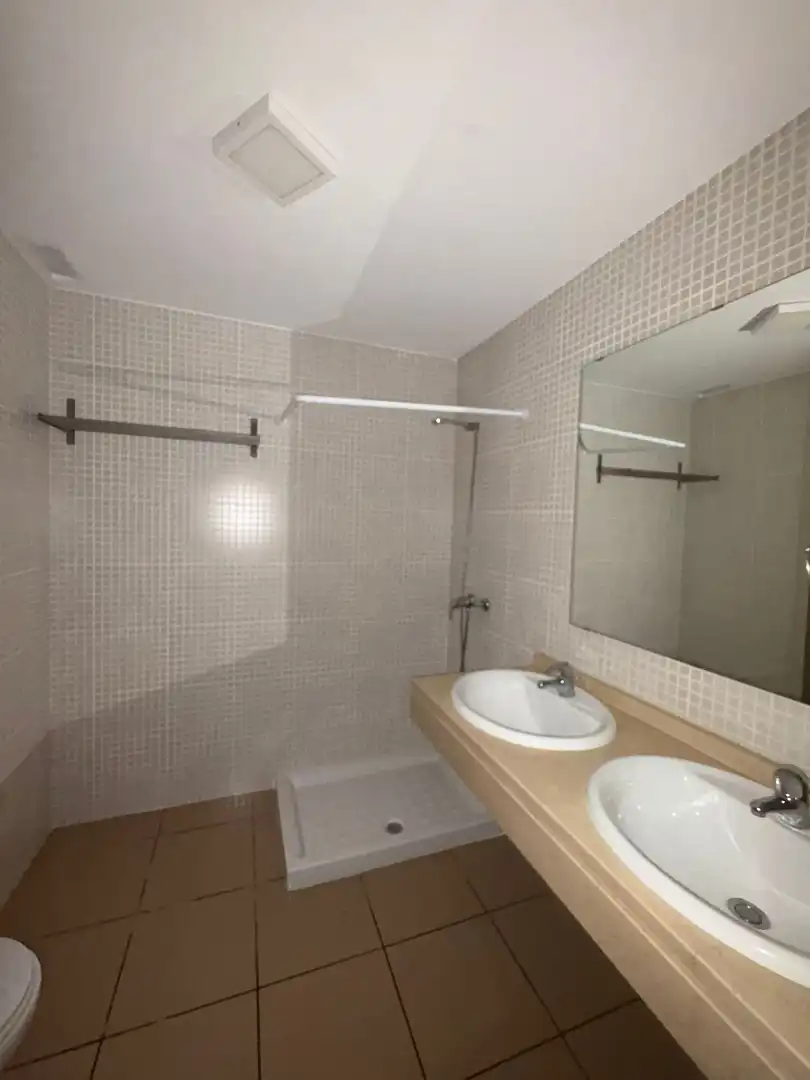 Badezimmer von Wohnung zum Verkauf in Los Palacios y Villafranca mit Klimaanlage, Terrasse und Abstellraum