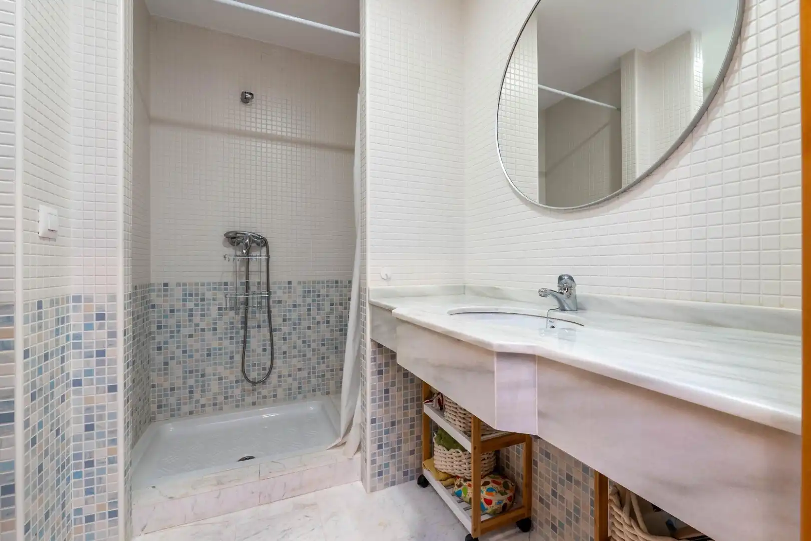 Baño de Apartamento en venta en Almuñécar con Jardín privado, Terraza y Piscina comunitaria