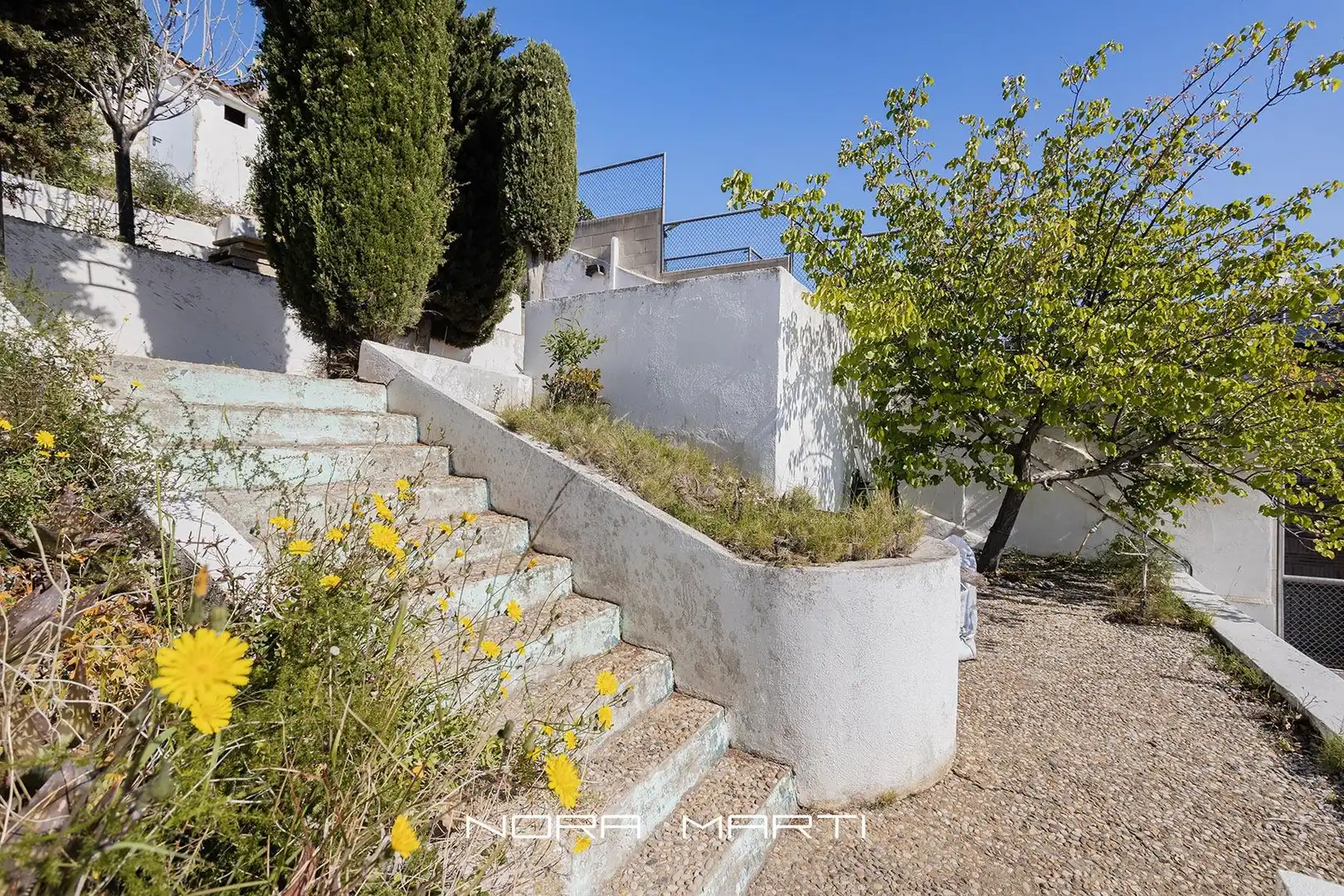 Vista exterior de Casa o chalet en venta en Esplugues de Llobregat con Jardín privado, Piscina y Alarma