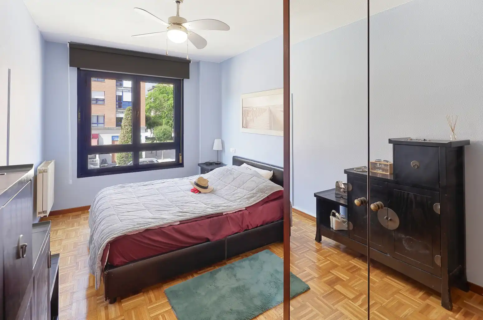 Habitación de Piso en venta en Oviedo  con Calefacción y Trastero