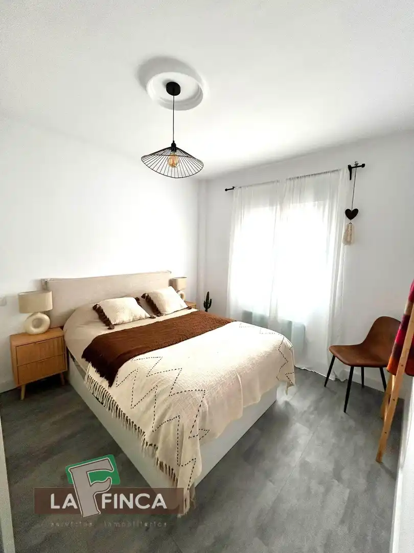 Habitación de Piso en venta en Oviedo  con Calefacción, Terraza y Trastero