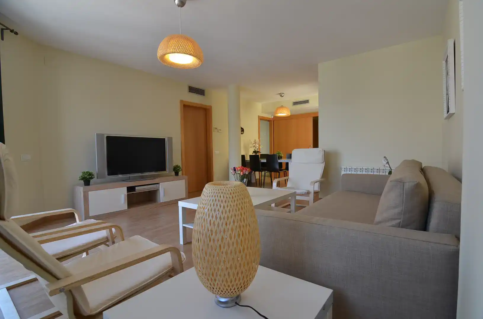 Wohnzimmer von Wohnung zur Miete in Cambrils mit Klimaanlage und Balkon