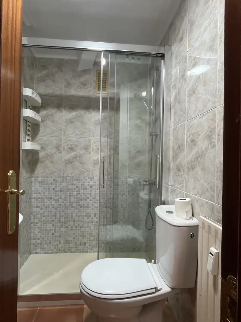 Bany de Pis en venda en Soria Capital  amb Parquet, Terrassa i Moblat