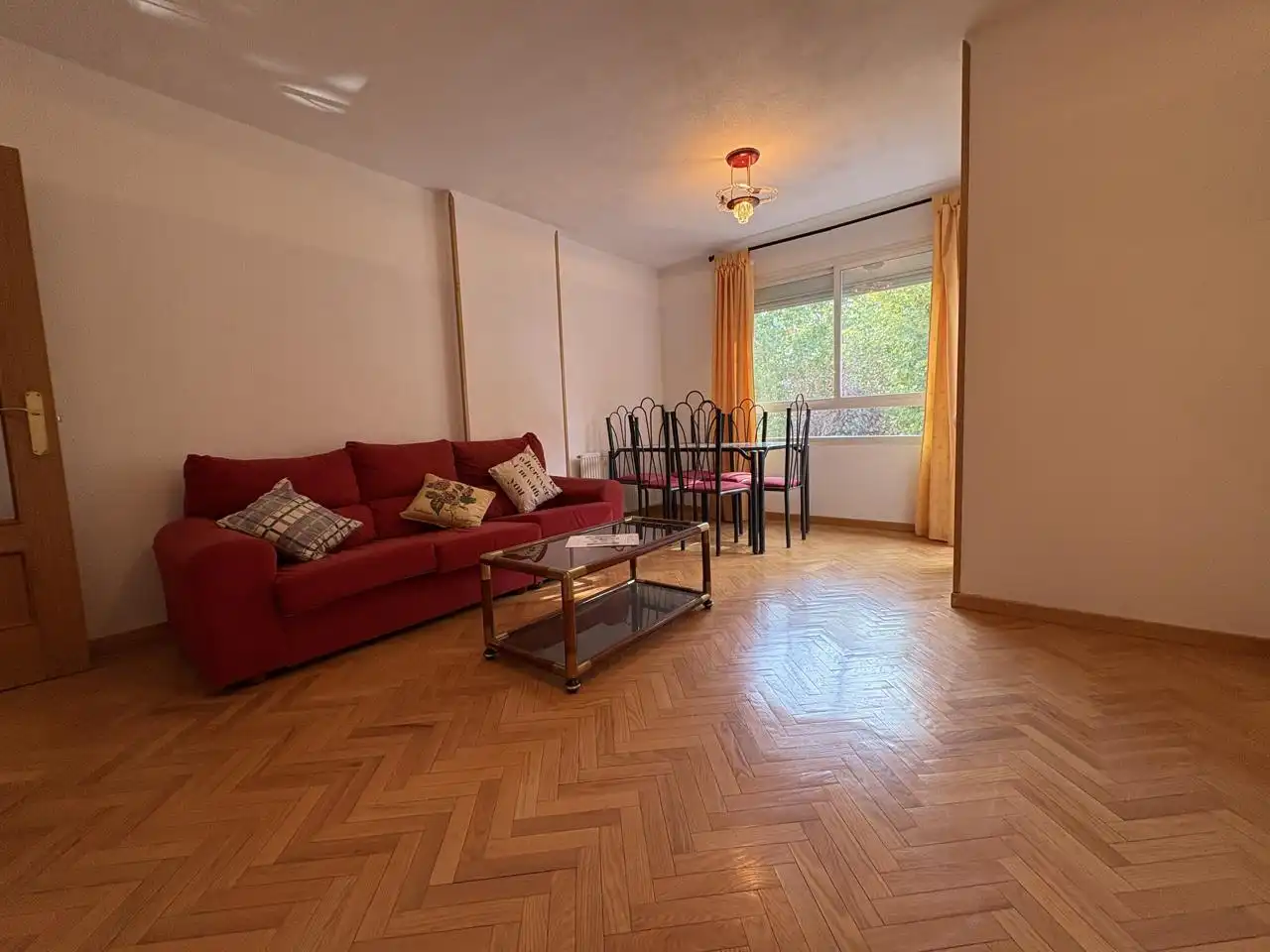 Wohnung zur Miete in Calle Ramón María del Valle Inclán, Espartales