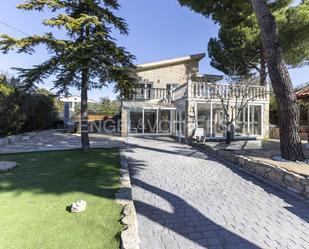 Vista exterior de Casa o xalet de lloguer en Boadilla del Monte amb Aire condicionat, Calefacció i Jardí privat