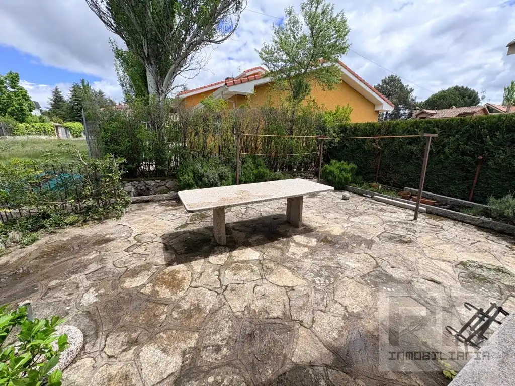 Terrasse von Haus oder Chalet zum Verkauf in Las Navas del Marqués  mit Ofen, Waschmaschine und Mikrowelle