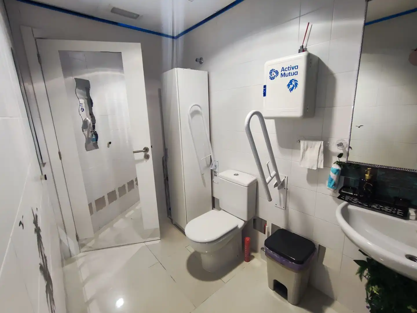 Badezimmer von Geschaftsraum zum Verkauf in Torrevieja mit Klimaanlage, Heizung und Möbliert