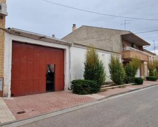 Exterior view of House or chalet for sale in Fuentes de Ebro  with Heating, Terrace and Storage room