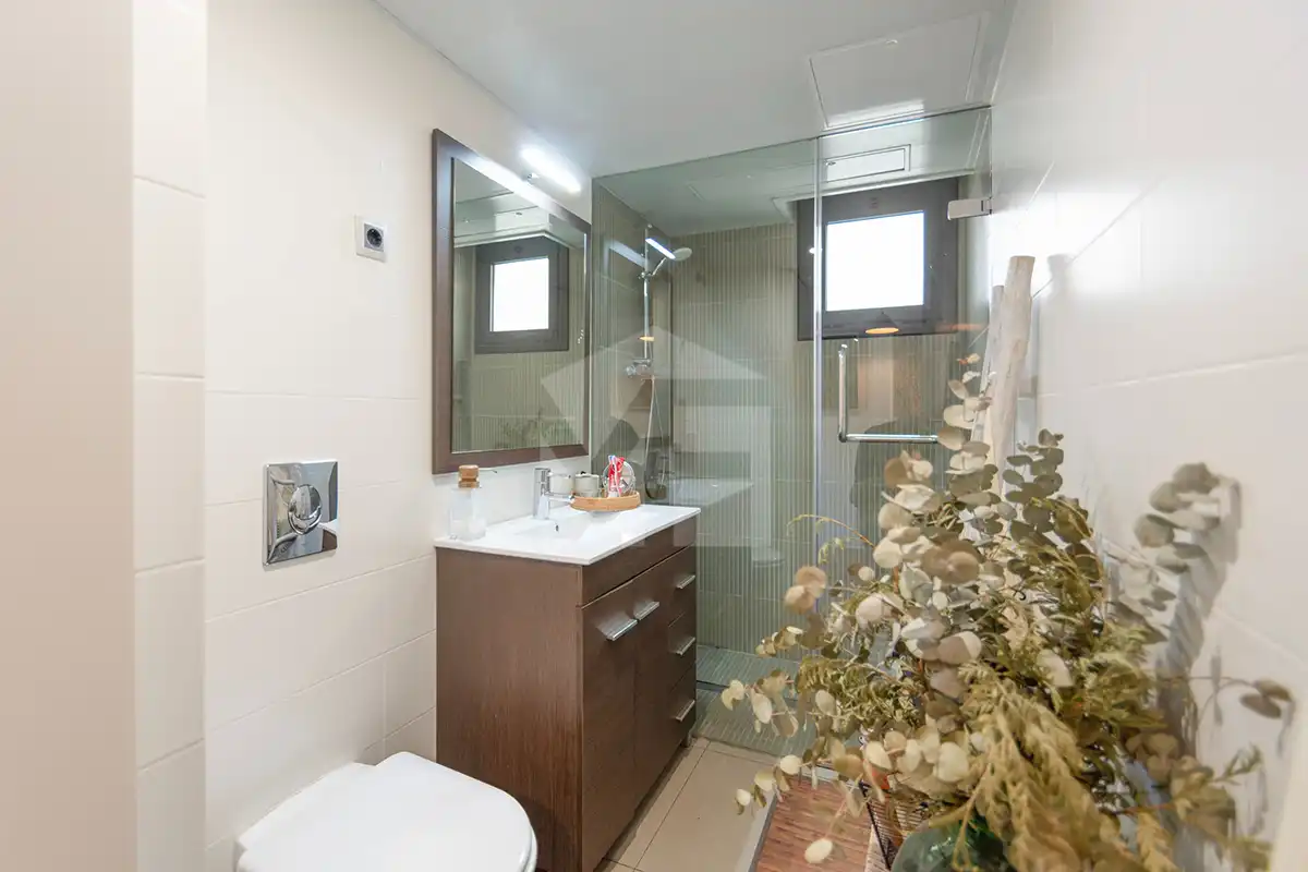 Bathroom of Flat for sale in Barcelona  with Air Conditioner and Heating