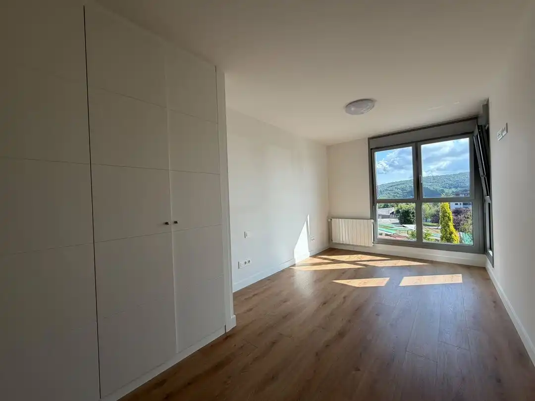 Schlafzimmer von Wohnung zur Miete in Urduliz mit Heizung und Abstellraum
