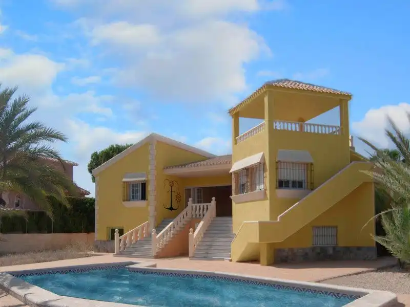 Xalet amb piscina en venda a Tomás Maestre