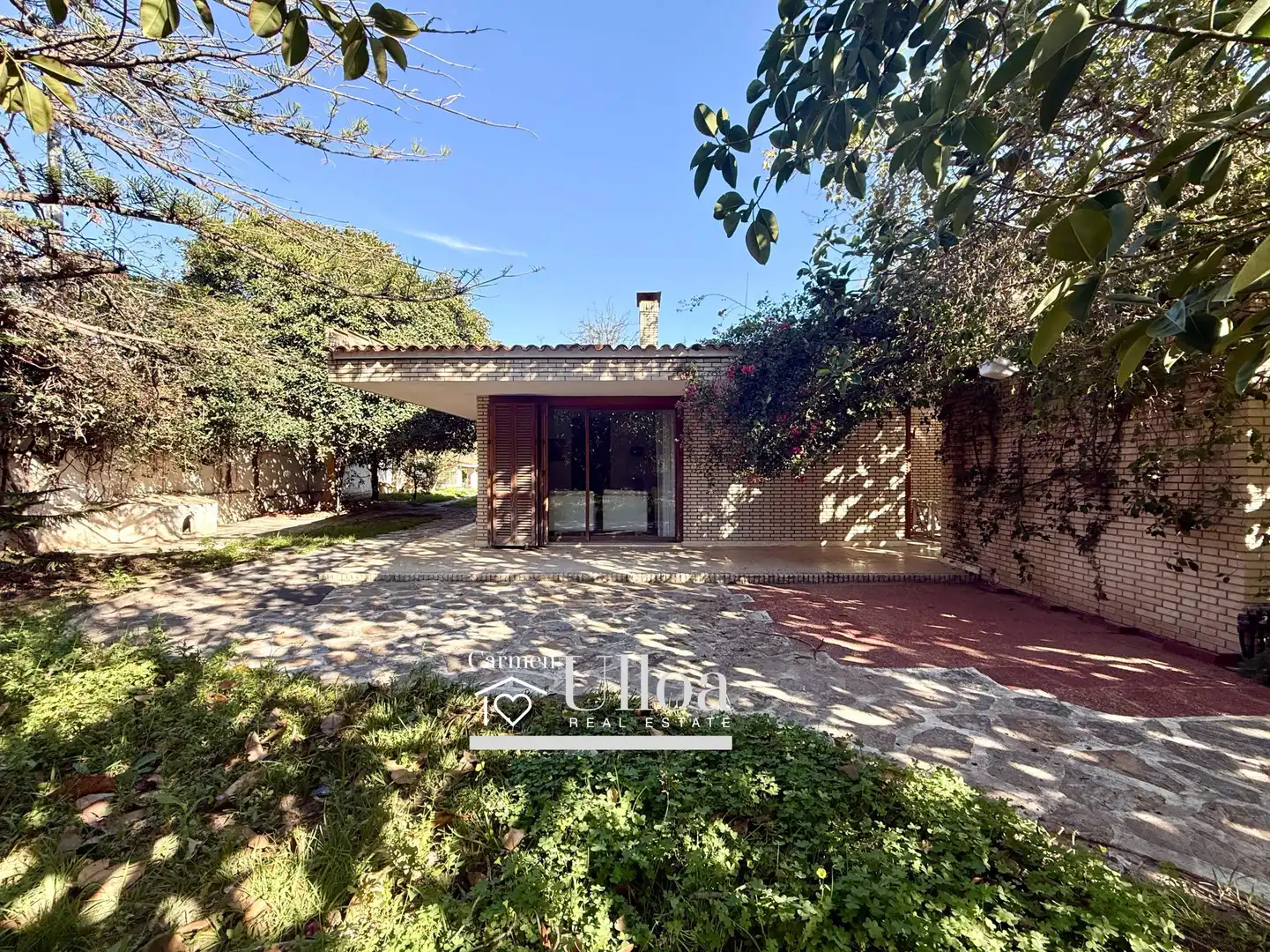 Vista exterior de Casa o xalet en venda en Alicante / Alacant amb Aire condicionat, Jardí privat i Terrassa