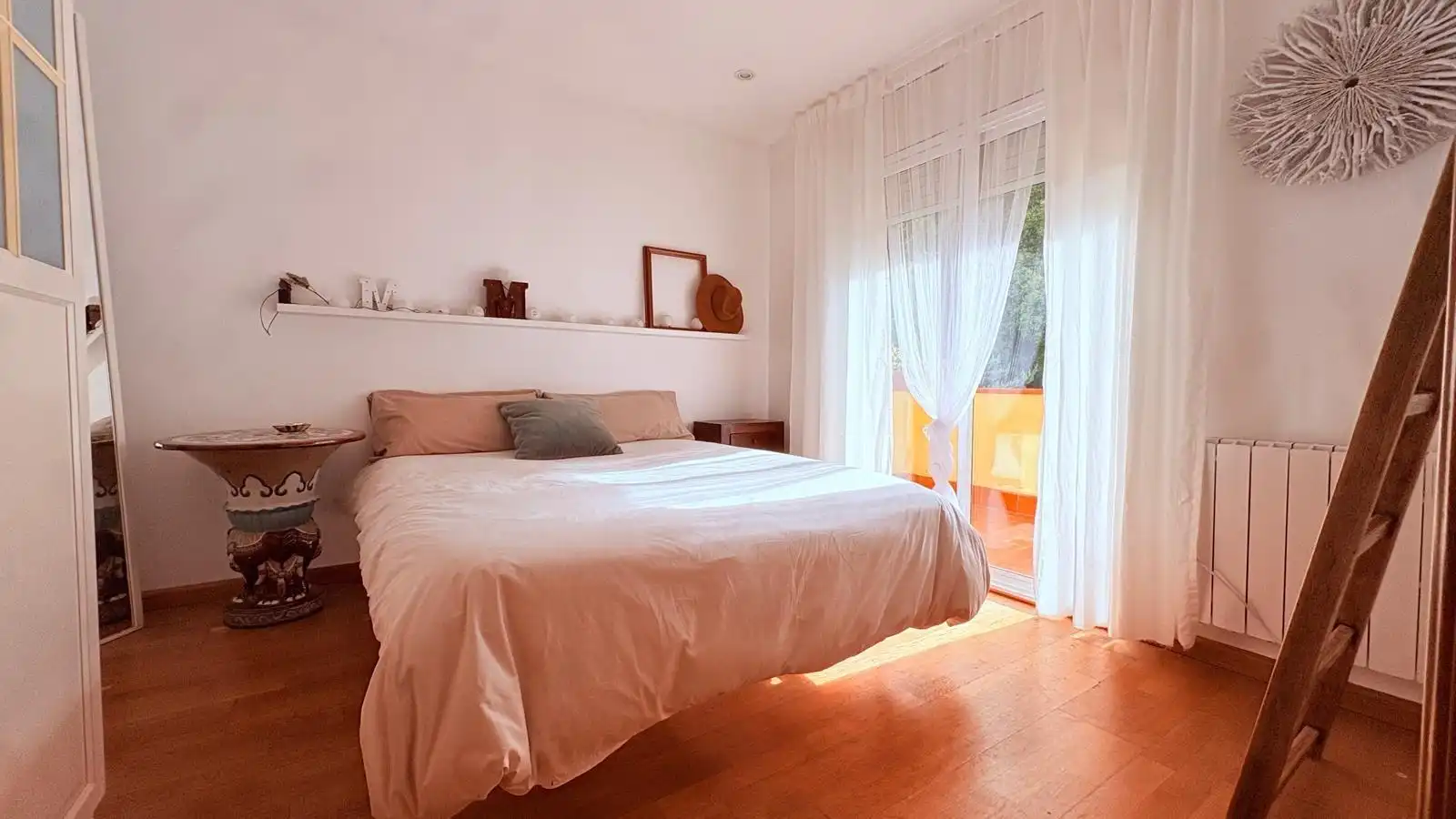 Dormitori de Casa o xalet en venda en Castellar del Vallès amb Calefacció, Jardí privat i Terrassa