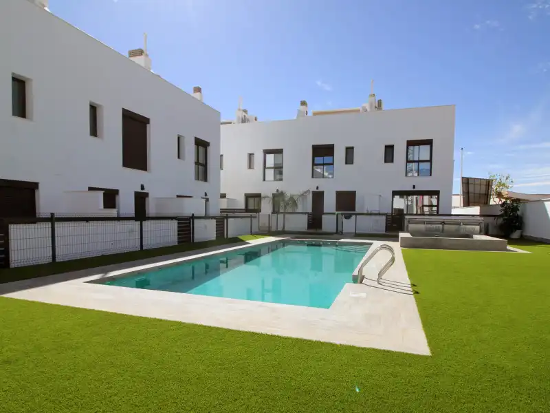 Casa a schiera con piscina in vendita a Pilar de la Horadada